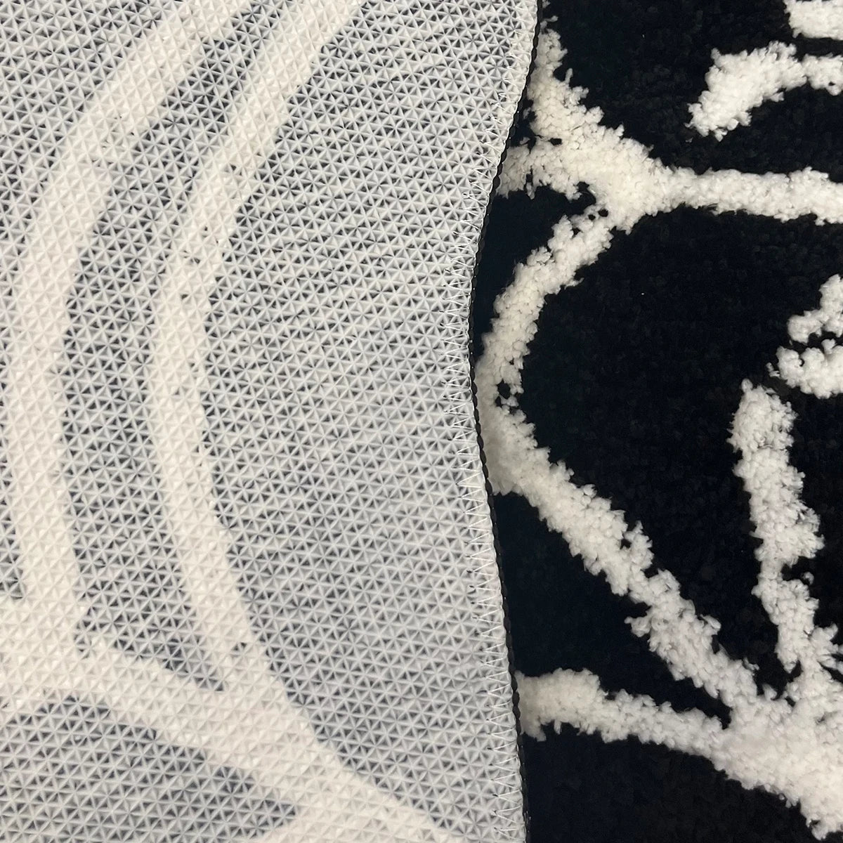 Black Spider Web Halloween Tufting Rug Funny Bathroom Decor Spooky Gothic Bath Mat Non-Slip Tufted Mat for Front Door Living